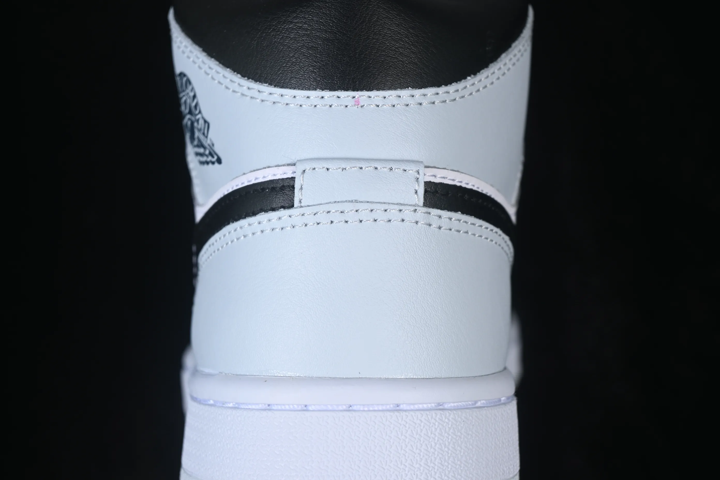 All categories Air Jordan Jordan series basketball shoes Air Jordan 1 Mid G version pure original Air Jordan 1 Mid AJ1 Joe 1 black and white gray mid-top cultural casual sneakers DQ8426-002